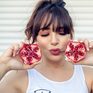 img-title 6 Manfaat Ajaib Buah Pomegranate Untuk Kesehatan Tubuh, Bisa Bikin Kulit Glowing!