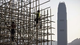 FOTO: Hong Kong Gunakan Bambu untuk Bangun Gedung Pencakar Langit