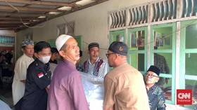 Tangis Keluarga Sambut Jenazah Pelaku Penembakan Kantor MUI
