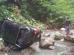 Belajar Nyetir, Pemobil Terjun ke Jurang di Jatinom Klaten