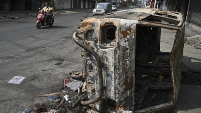 Sebuah masjid di Kota Gurugram, negara bagian Haryana, India, dibakar imbas bentrokan antara umat Hindu dan Muslim pada Senin (30/7).