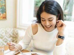 Dian Sastro Tak Konsumsi Gula-Tepung demi Kulit Tetap Glowing