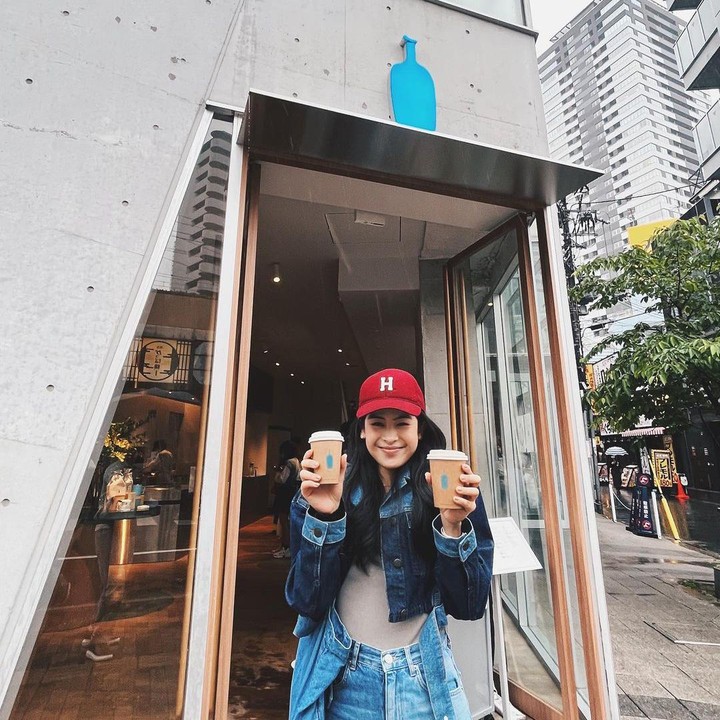 <p>Kebahagiaan selalu diperlihatkan di setiap unggahan Maudy Ayunda, nih. Selain Kyoto, ia dan Jesse Choi juga mengunjungi Osaka.) tulisnya. (Foto: Instagram @maudyayunda)</p>