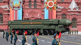 FOTO: Meriah Perayaan Victory Day Kala Rusia Diprediksi Bakal Runtuh