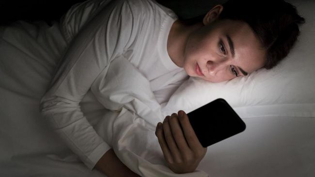 3 Nighttime Habits Contributing to Bloated Stomach and Health Risks