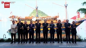 VIDEO: Jokowi Sambut Kedatangan Peserta KTT ASEAN, Myanmar Tak hadir
