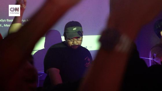 Dipo, DJ yang Bikin Karaoke Massal Nyala dengan Lagu 'Guilty Pleasure'
