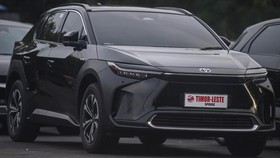 Momen Iriana Jokowi Pakai Mobil Listrik di KTT ASEAN 2023