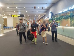 Duit Habis-Jadi Gelandangan, Bule Jerman Dideportasi dari Bali