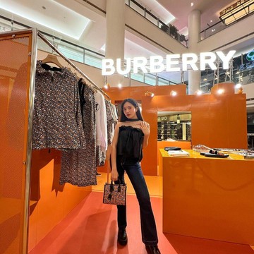 img-title Inspirasi Outfit Keren Bernuansa Hitam ala Beby Tsabina