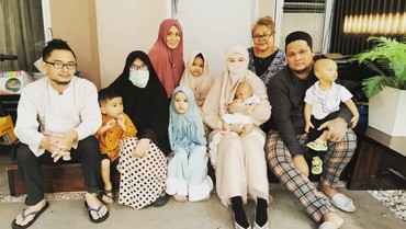 img-title Bela soal Perselingkuhan, 6 Potret Kompak Ibu Virgoun dengan Inara