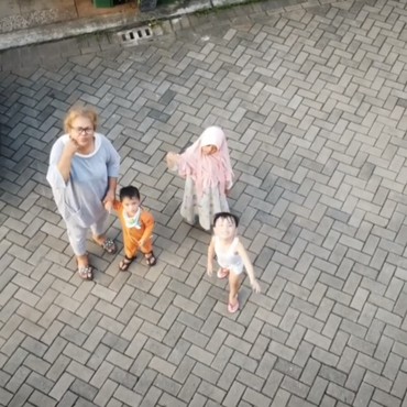 Belum Sempat Ketemu Cucu, Ibunda Virgoun: Cuma Lewat Video Call Saja