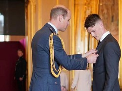 Miliuner Termuda Diberi Gelar Oleh Pangeran William dari Jualan Baju Olahraga