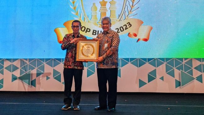 Mantap! Bank bjb Raih Predikat Top BUMD 2023