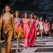 Barbiecore dan Hollywood Glamor Jadi Tema Koleksi Chanel Cruise 2024