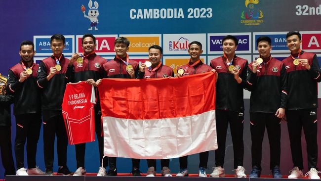 Jersey Syabda Belawa Naik Podium Usai Indonesia Raih Emas SEA Games