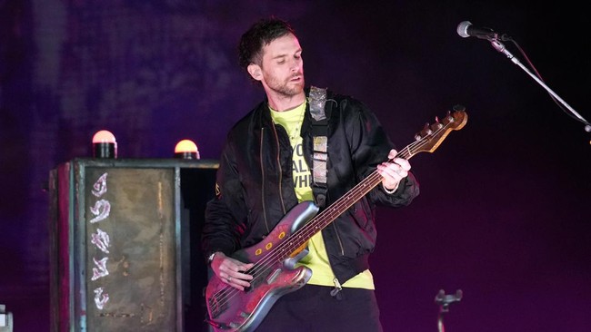 Bassist Coldplay Guy Berryman mengoleksi banyak mobil klasik seperti Lamborghini Miura, Maserati Citroën SM, Ferrari Dino dan Renault Alpine A220.