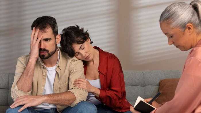 5 Tanda Pacar Kamu Anak Mama dan Super Manja, Bisa Mengancam Hubungan!