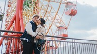 <p>Enggak hanya itu, keluarga mereka juga disebut menjadi impian banyak orang, lho. "Keluarga yang diimpikan banyak orang, bahagia selalu keluarga Alinskie," ujar akun @sado. (Foto: @chelseaoliviaa dan @glennalinskie)<br /><br /><br /></p>