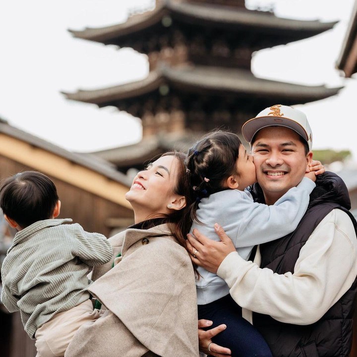 <p>Melihat keharmonisan ini, Chelsea dan Gleen juga sering mendapat pujian dari netizen. Melalui kolom komentar, mereka meninggalkan banyak pesan positif. (Foto: @chelseaoliviaa dan @glennalinskie)<br /><br /><br /></p>