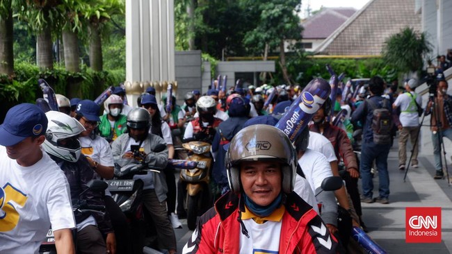 NasDem mendaftarkan 580 bacaleg DPR dan ribuan bacaleg tingkat provinsi dan kabupaten/kota ke KPU pada Kamis siang ini.