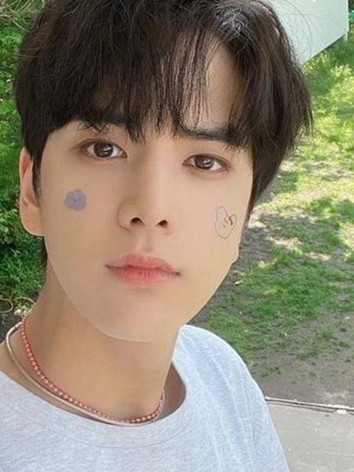 Makanan kesukaan Younghoon adalah roti. Sangking cintanya dengan roti, Younghoon sampai dapat nama panggilan 