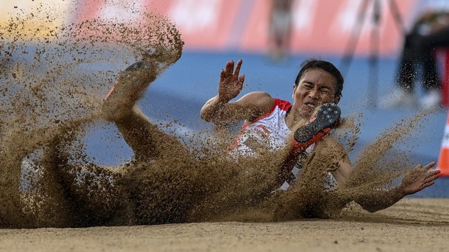Atlet atletik Maria Natalia Londa meraih emas nomor lompat jauh putri SEA Games 2023 dengan perjuangan yang menyakitkan.