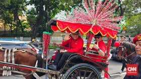Parade Merah Iringi Pendaftaran Bacaleg PDIP ke KPU