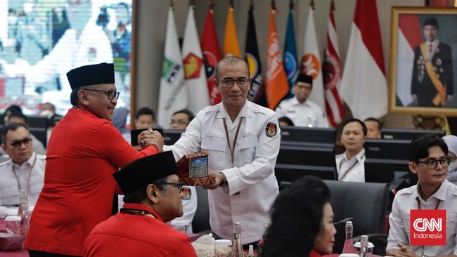 KPU buka suara usai dituding Hasto PDIP telah mengunci suara pasangan Ganjar Pranowo-Mahfud MD hanya 17 persen di Pilpres 2024.