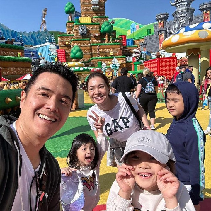 <p>Belum lama ini artis cantik Maya Septha liburan bersama keluarga. Tak hanya mengajak sang suami, ia juga mengajak ketiga anaknya, Devon, Kathleen, dan Davinka. (Foto: Instagram: @mayaseptha7)</p>