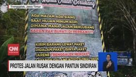 VIDEO: Protes Jalan Rusak Dengan Pantun Sindiran