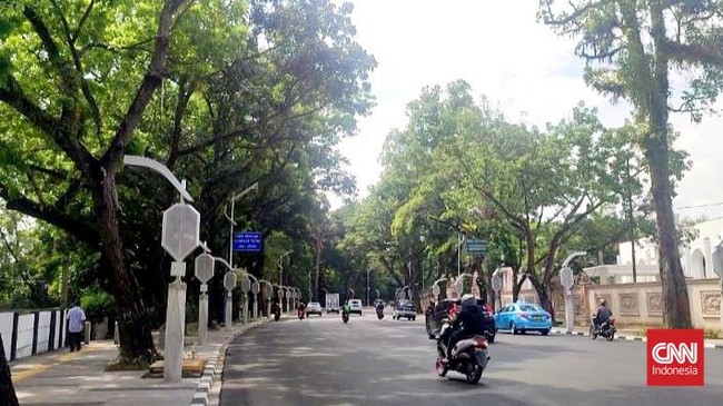 Proyek lampu jalan Kota Medan atau lampu pocong yang disebut gagal oleh Wali Kota Medan Bobby Nasution diduga disebabkan persekongkolan dalam tender.