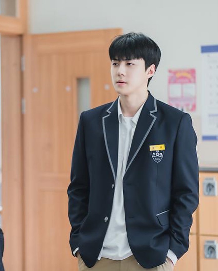 Sehun EXO resmi melakukan comeback sebagai aktor dengan membintangi All That We Loved yang merupakan drama bertema sekolah dengan menyelipkan kisah cinta segitiga misterius./ Foto: instagram.com/tving.official