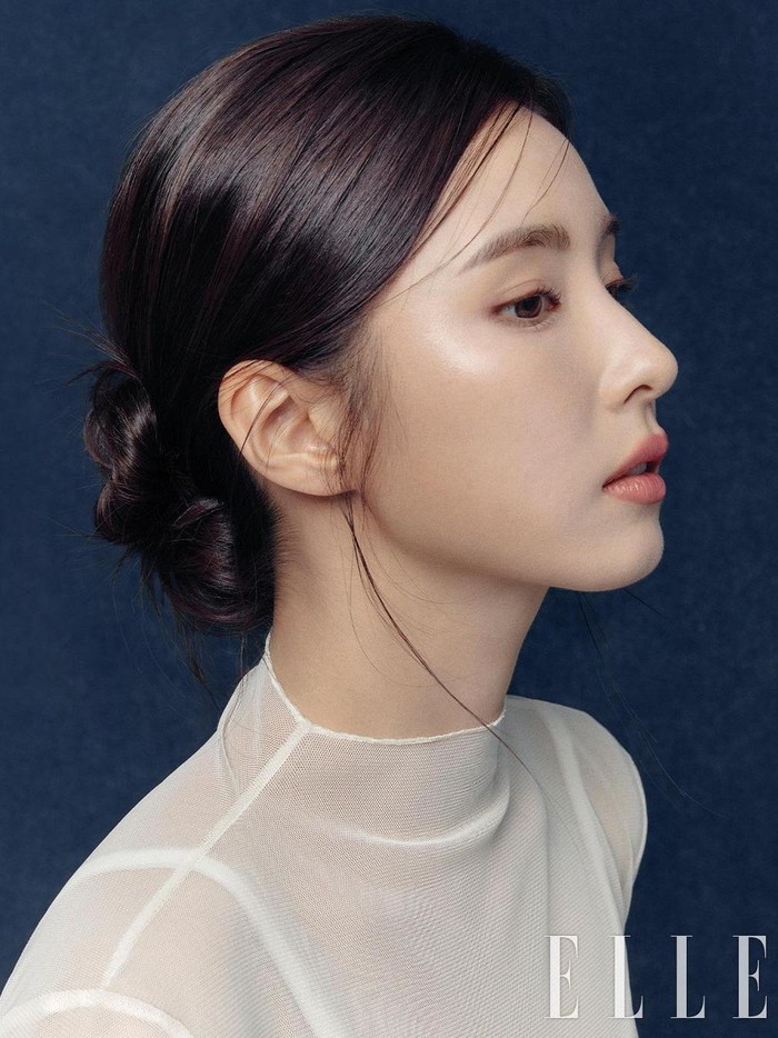 Shin Se Kyung, aktris berbakat asal Korea Selatan belum lama ini tampil di pemotretan untuk majalah ELLE Korea./ Foto: Park Hyeon Goo/ELLE Korea