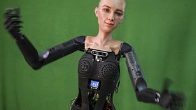 FOTO: Produksi Massal Sophia, Robot Humanoid dengan Kecerdasan Buatan