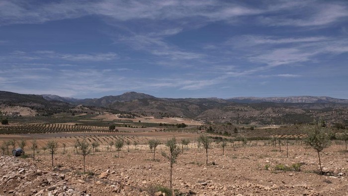 Spanyol tengah dilanda kekeringan. Kekeringan ini disebabkan massa udara yang sangat panas dan kering yang berasal dari Afrika.