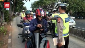 VIDEO: Tilang Manual Berlaku Lagi, Pengendara Protes