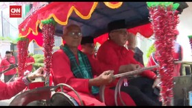 VIDEO: Naik Delman, PDIP Daftarkan Calegnya Ke KPU
