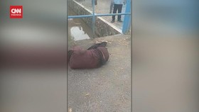 VIDEO: Gagal Jambret, Pelaku Dihajar Massa dan Dilempar ke Sungai