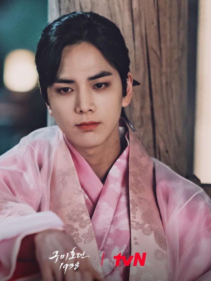 Younghoon 'THE BOYZ' mengejutkan penggemar dengan kemunculannya dalam drama Tale of The Nine Tailed 1938 (2023)./ foto: tvN.