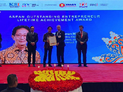 Direktur Sido Muncul Raih ASEAN Entrepreneur Lifetime Achievement Award
