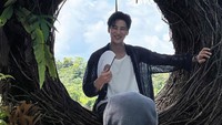 <p>Kunjungan Ahn Bo Hyun juga menjadi kejutan bagi penggemar di Indonesia. Bisa dilihat dari foto-foto yang dibagikan, bintang <em>My Name</em> ini tampak bahagia selama berada di Pulau Dewata. Foto: Instagram @bohyunahn.<br /><br /><br /></p>