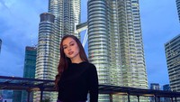 <p>Pemilik nama lengkap Anna Ellisa Gustin Jobling Abdul Rahman itu lahir di Kuala Lumpur, 14 Agustus 2000. Ia memiliki darah keturunan Malaysia dan Britania Raya, Bunda. (Foto: Instagram @annajobling)</p>