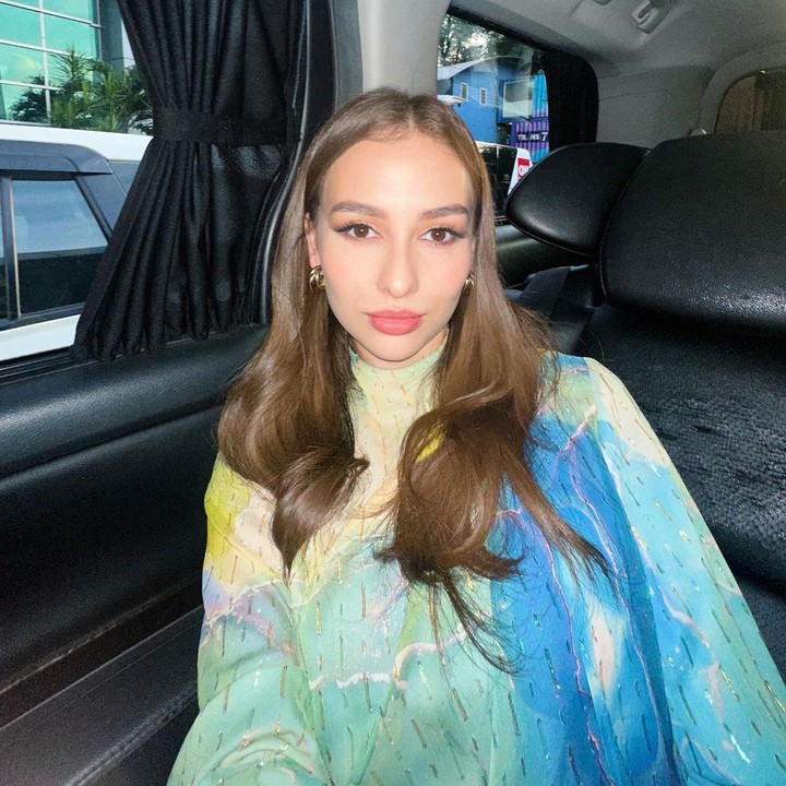 <p>Saat ini Anna Jobling baru berusia 22 tahun, Bunda. Namun ia telah terjun ke dunia hiburan sejak usia 15 tahun. Ia mengawali karier sebagai model hingga menjadi aktris dan presenter. (Foto: Instagram @annajobling)</p>