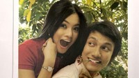<p>Pasangan ini sudah bersama-sama selama lebih dari 20 tahun, Bunda. Sebelum menikah pada 6 Februari 2009 lalu, keduanya berpacaran dahulu selama 10 tahun. (Foto: Instagram titi_kamall)</p>