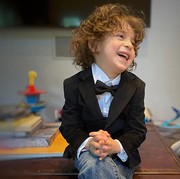 Anak Usia 7 Tahun Jadi Perancang Busana Berbakat, Yuk Kenalan dengan Max Alexander!