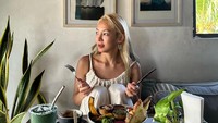 <p>Pertama, ada penyanyi cantik Hyoyeon nih, Bunda. Member SNSD ini membagikan momen liburannya di Bali melalui media sosial Instagram. (Foto: Instagram @hyoyeon_x_x)<br /><br /><br /></p>