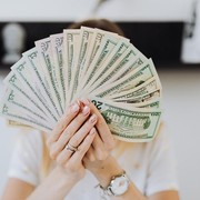 4 Alasan Mengapa Perempuan Harus Bisa Mengendalikan Finansial di Masa Depan