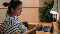 12 Cerita Haru Bunda Pekerja Menyusui di Kantor, Ada yang Bahagia hingga Mau Resign