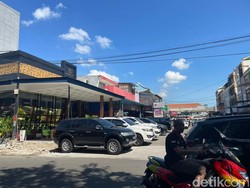 Heboh Ruko-Restoran di Pluit Jakarta Utara Serobot Badan Jalan